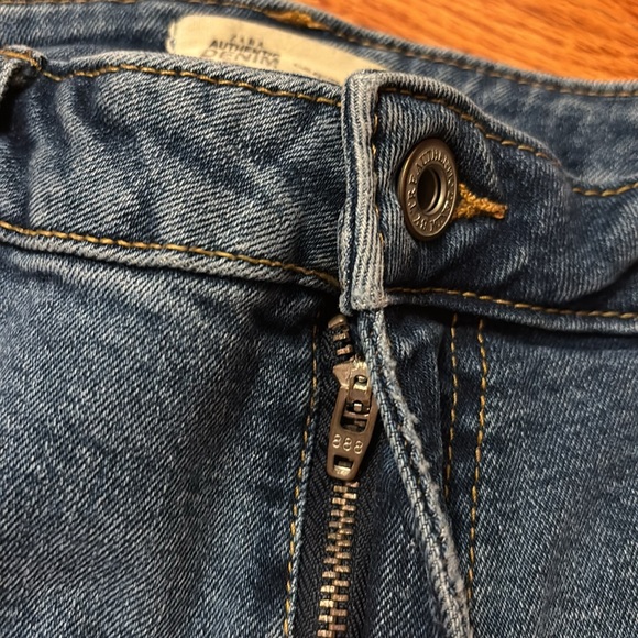 Zara Light Blue Distressed Jean Shorts Denim Stretch Mom Daisy Dukes Medium 10 - Picture 5 of 14